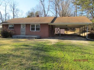 220 Belton Rd, Mount Airy, NC 27030