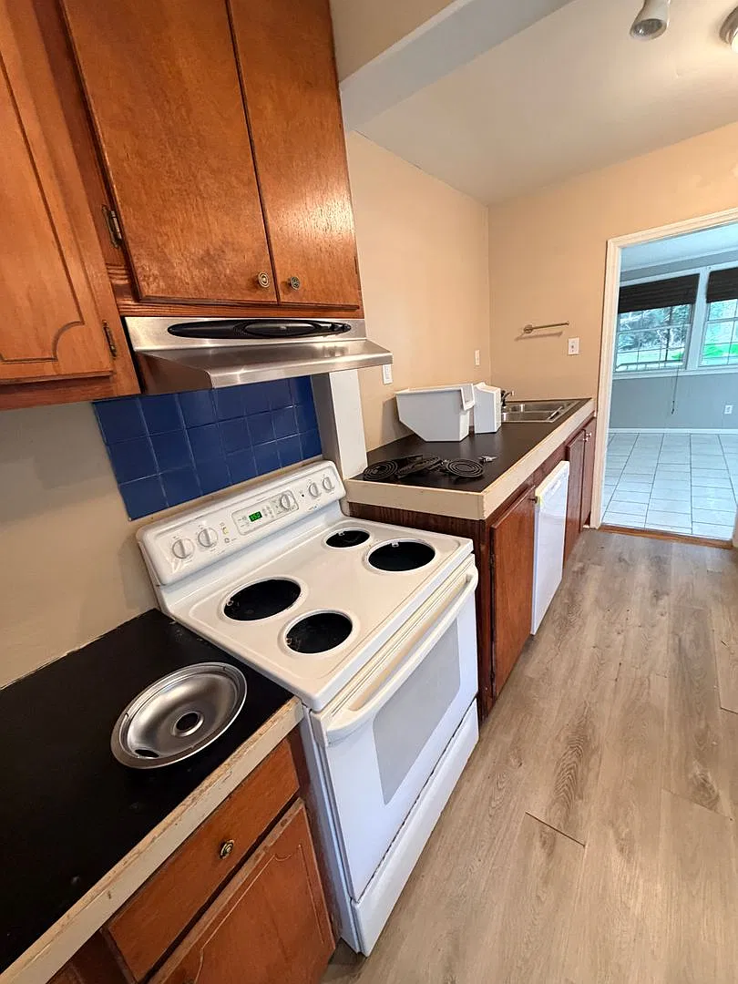 2 Bedroom Close to VSU — Photo 3