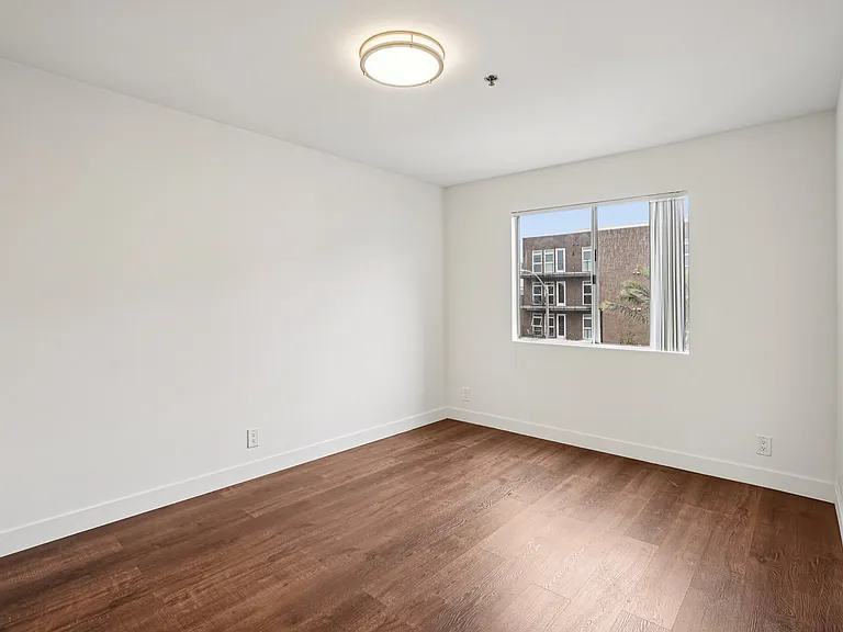 165 N Hoover St — Photo 18