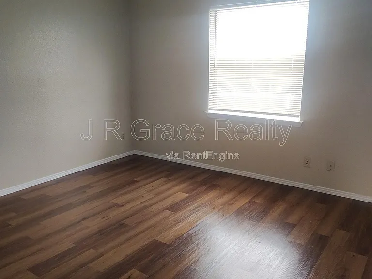 5947 Shadydell Dr — Photo 5