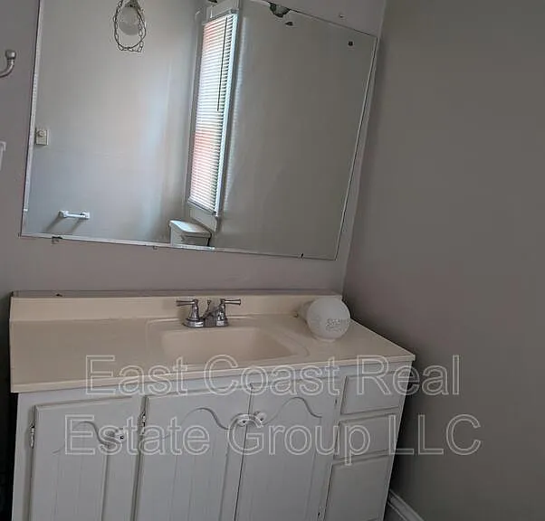 304 1/2 W Martin St — Photo 21