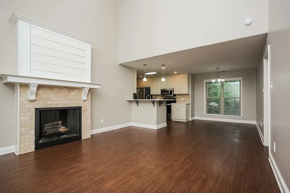 4 bed, 2.5 bath, 2100 sqft, $2,230 — Photo 4