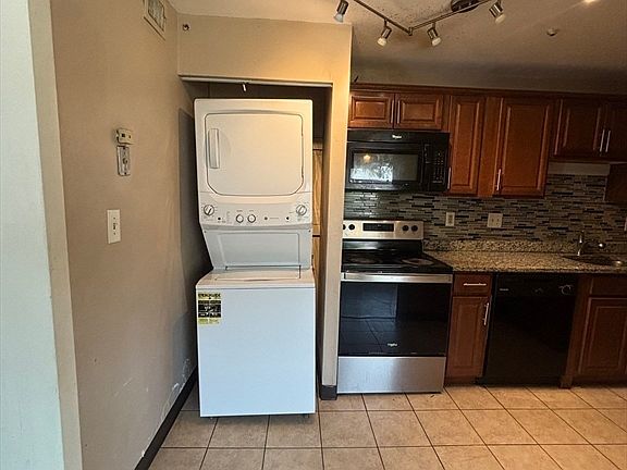 5th image of 77 Colonel Bell Dr APT 4