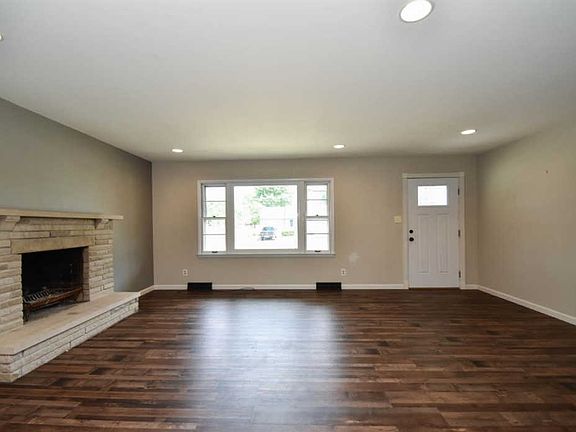 3rd image of 601 W Roger Dr