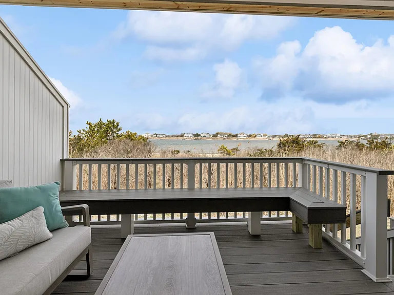 274 Dune Rd — Photo 10
