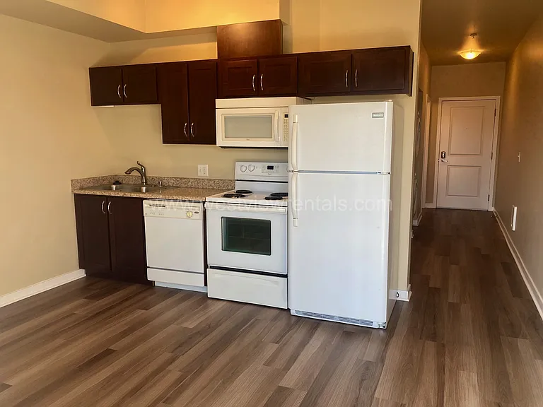 200 E Maple St — Photo 500