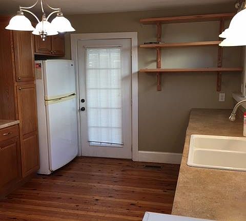 4th image of 521 W Main St