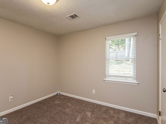5th image of 781 Brighton Dr