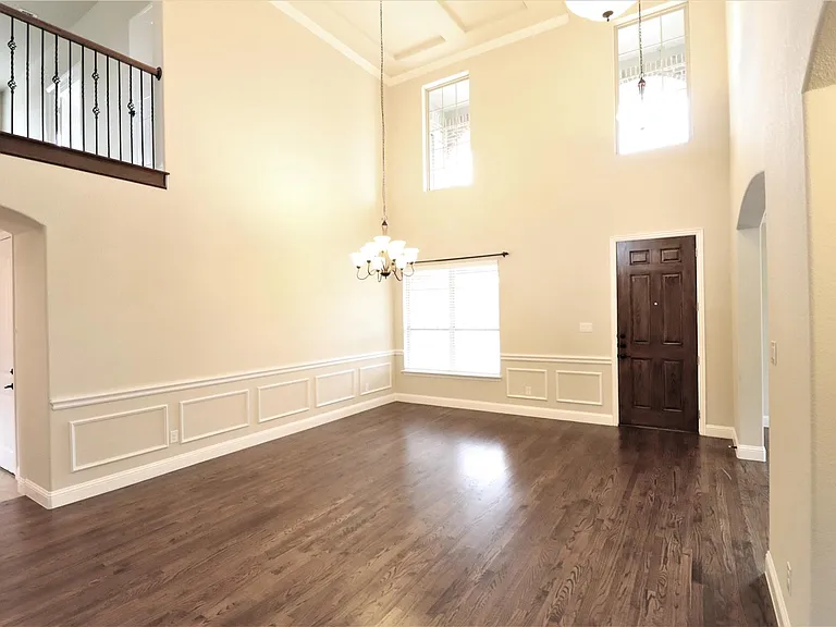 5070 Kerstyn Dr — Photo 5
