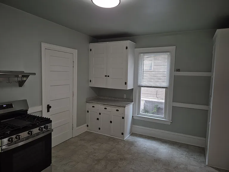 1047 E Gorham St #1 — Photo 11