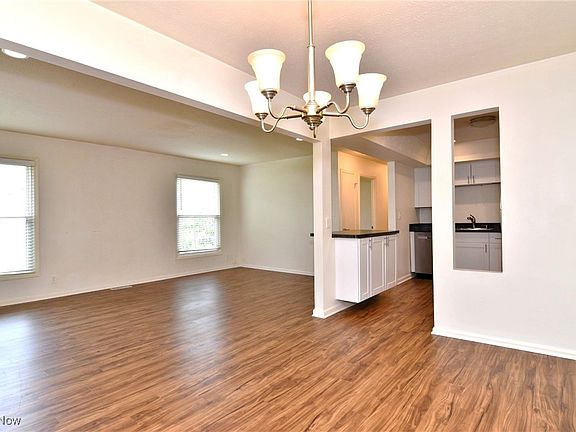 5th image of 2104 Glouchester Dr