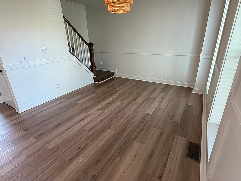1262 Indianola Ave — Photo 5