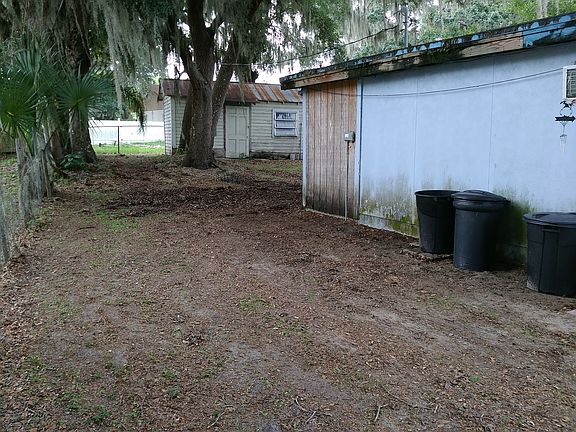 Side yard 