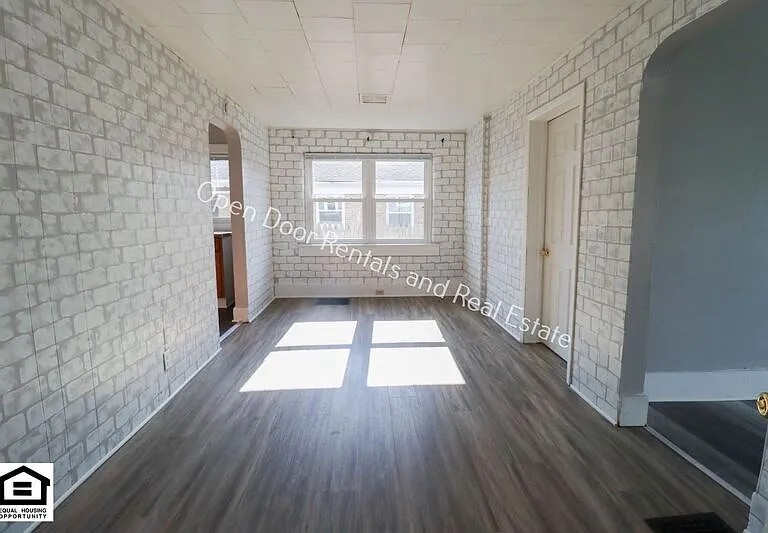 202 W Main St #1 — Photo 4