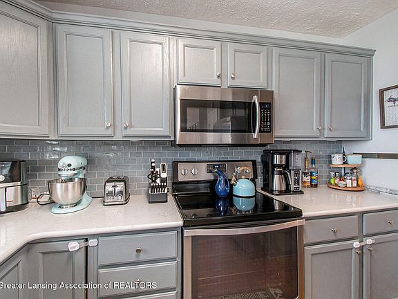 5th image of 1604 Holbrook Dr