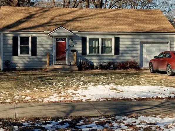 7616 Santa Fe Dr, Overland Park, KS 66204