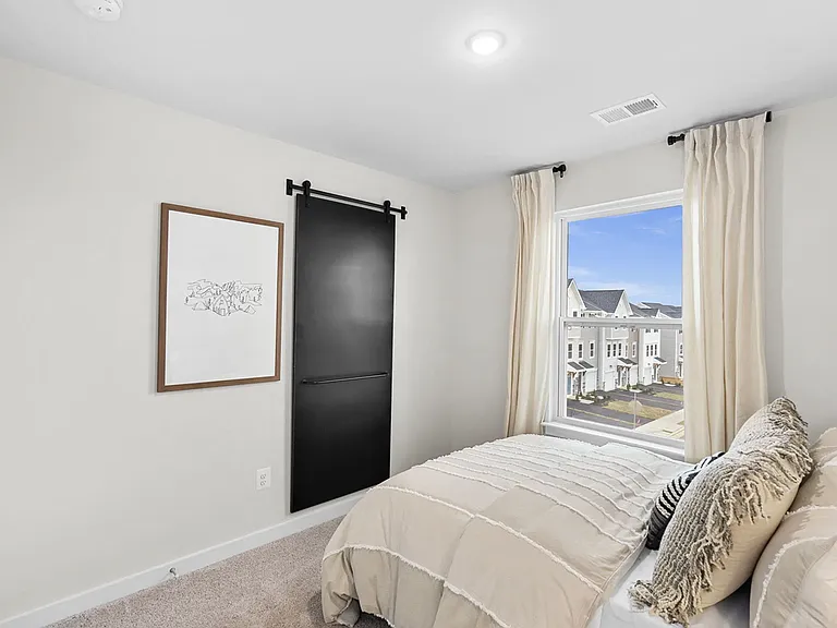 323 Huntwellwest Blvd — Photo 11
