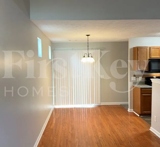 3080 Lakeside Cir — Photo 3