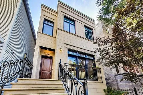 1337 W Roscoe St — Photo 1