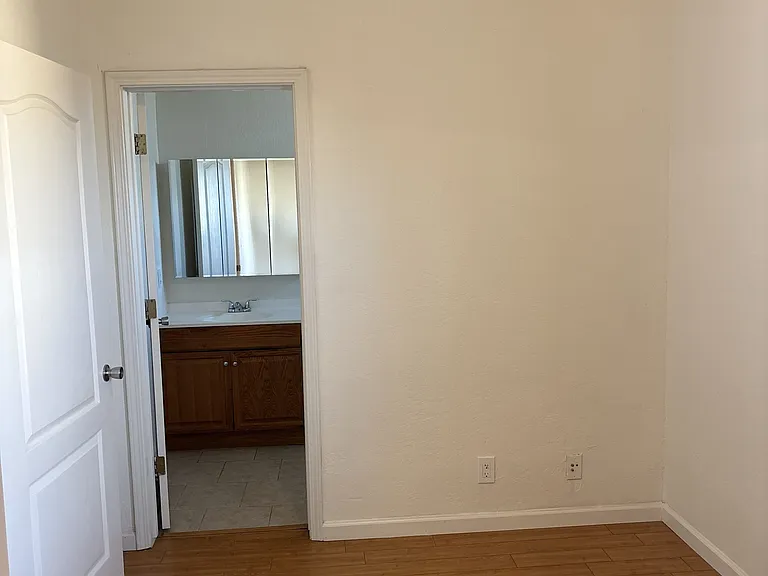 330 Capitol St #C — Photo 36