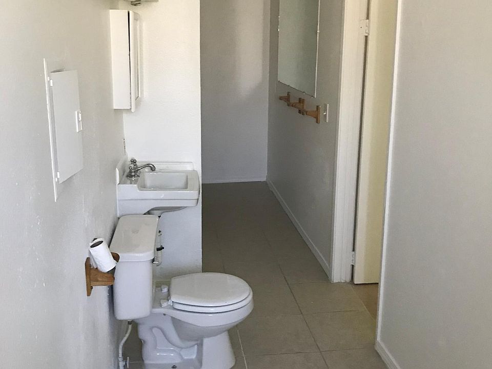 2nd image of 3891 Locust St APT 2