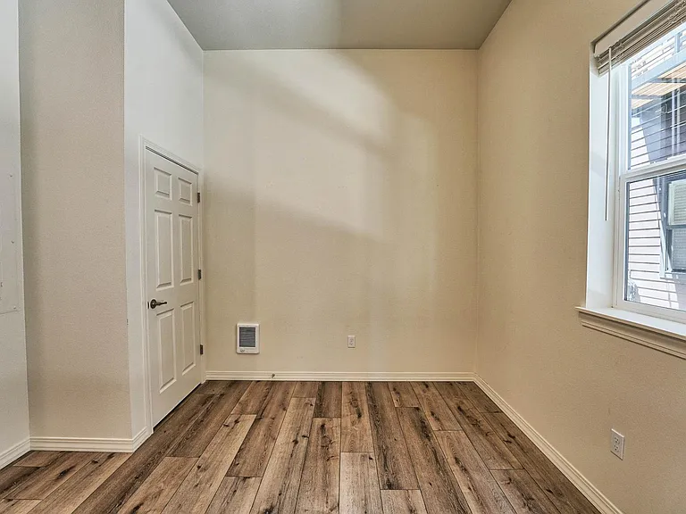 560 1st Ave N #109 — Photo 3