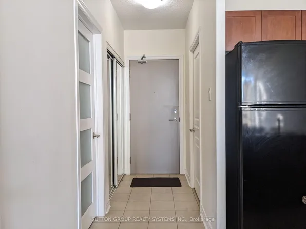 3525 Kariya Dr #209, Mississauga, ON L5B 0C2