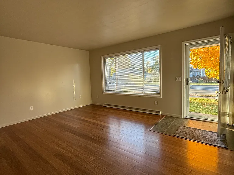 1353 Burcham Dr — Photo 15