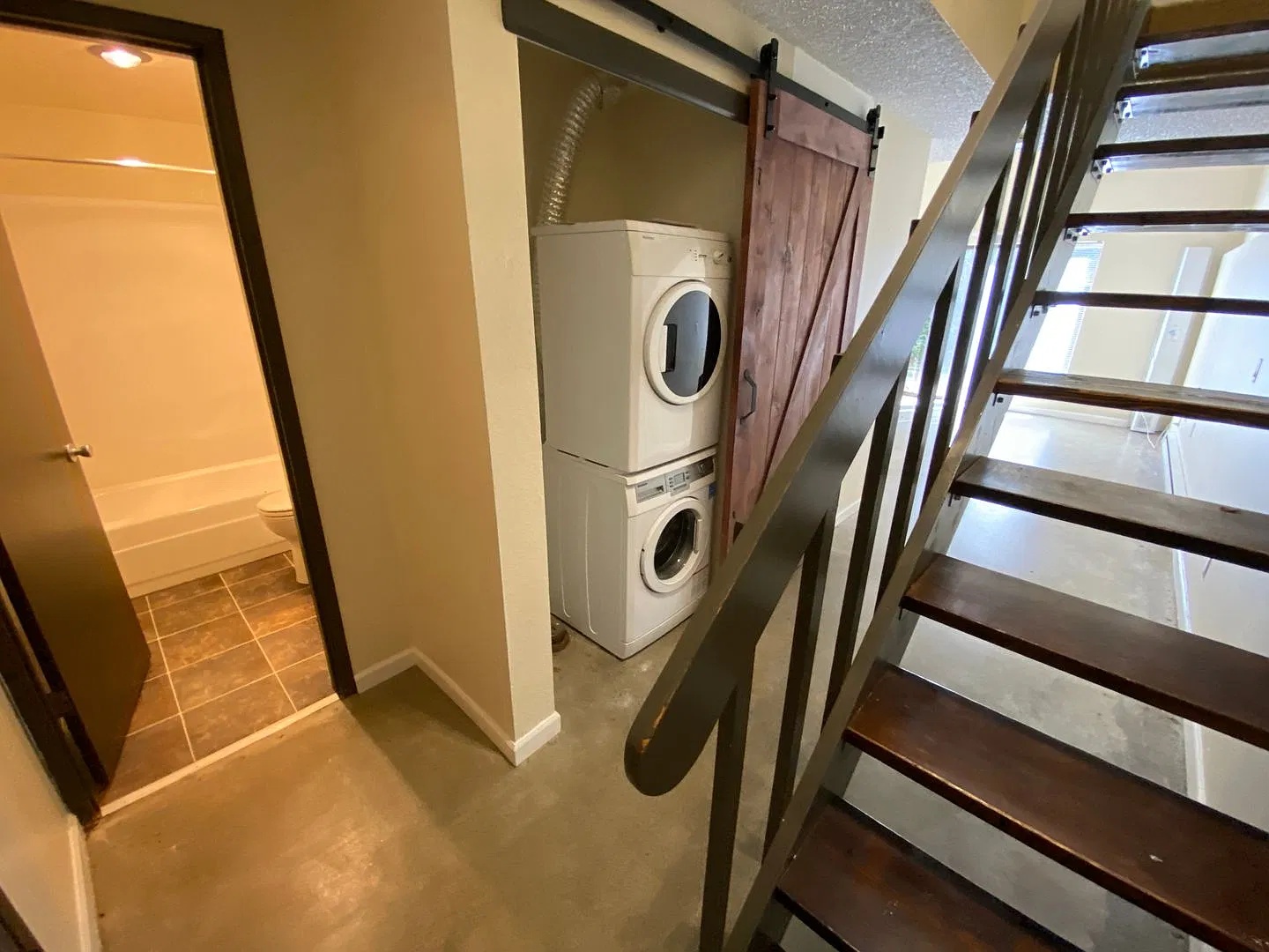 Hoven Apartments — Photo 3
