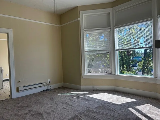 Bay window let in wonderful natural light