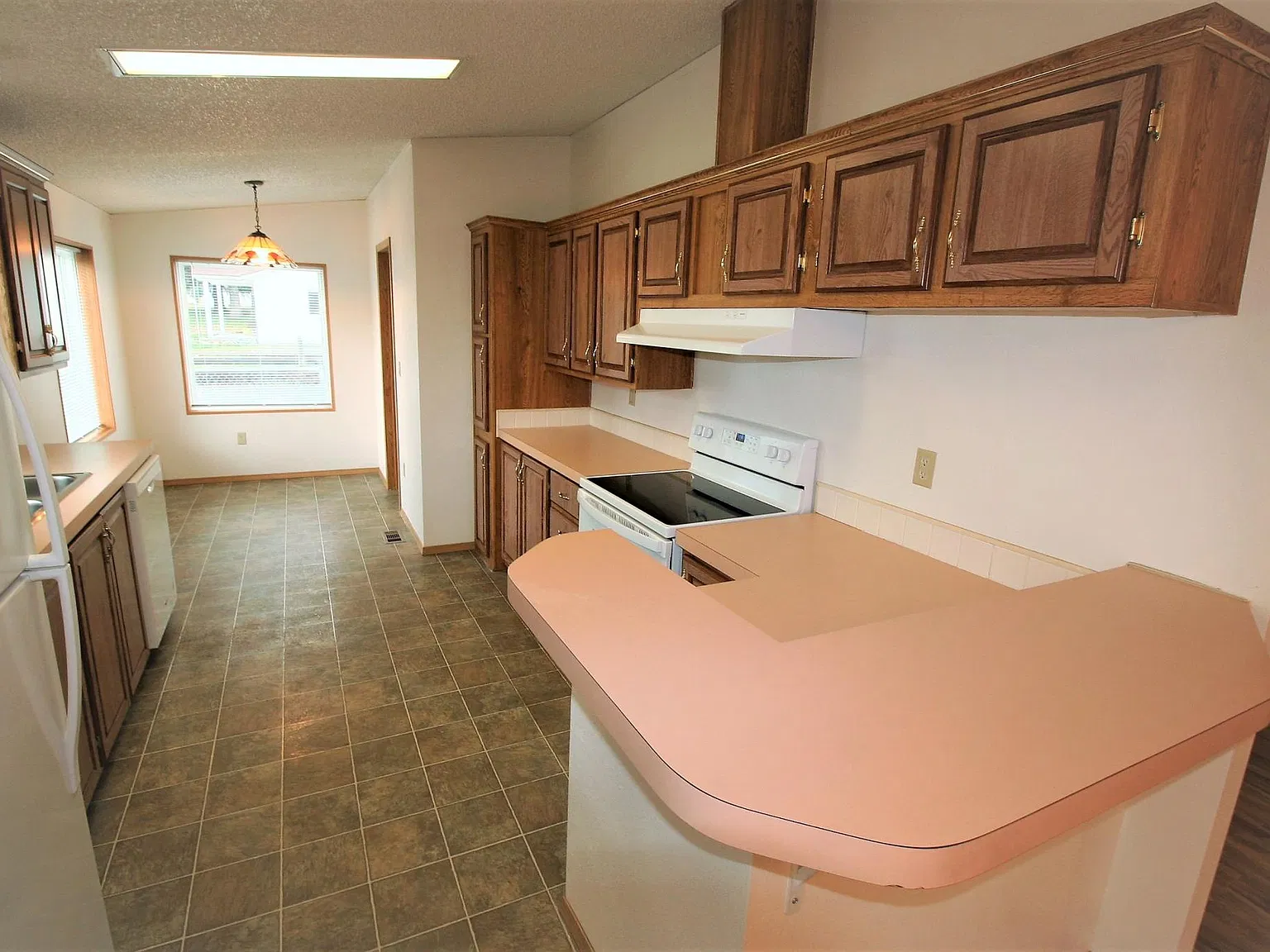 3 bed, 1352 sqft, $2,000 — Photo 4