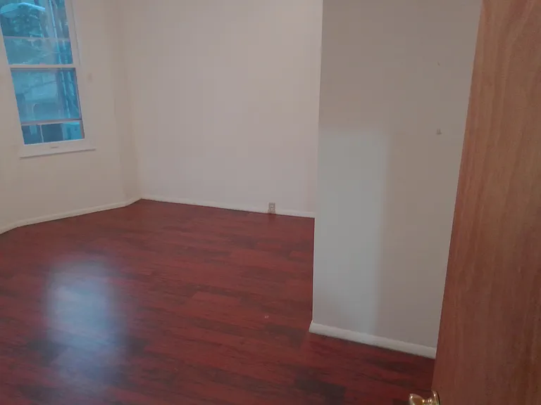 411 Noble St — Photo 5