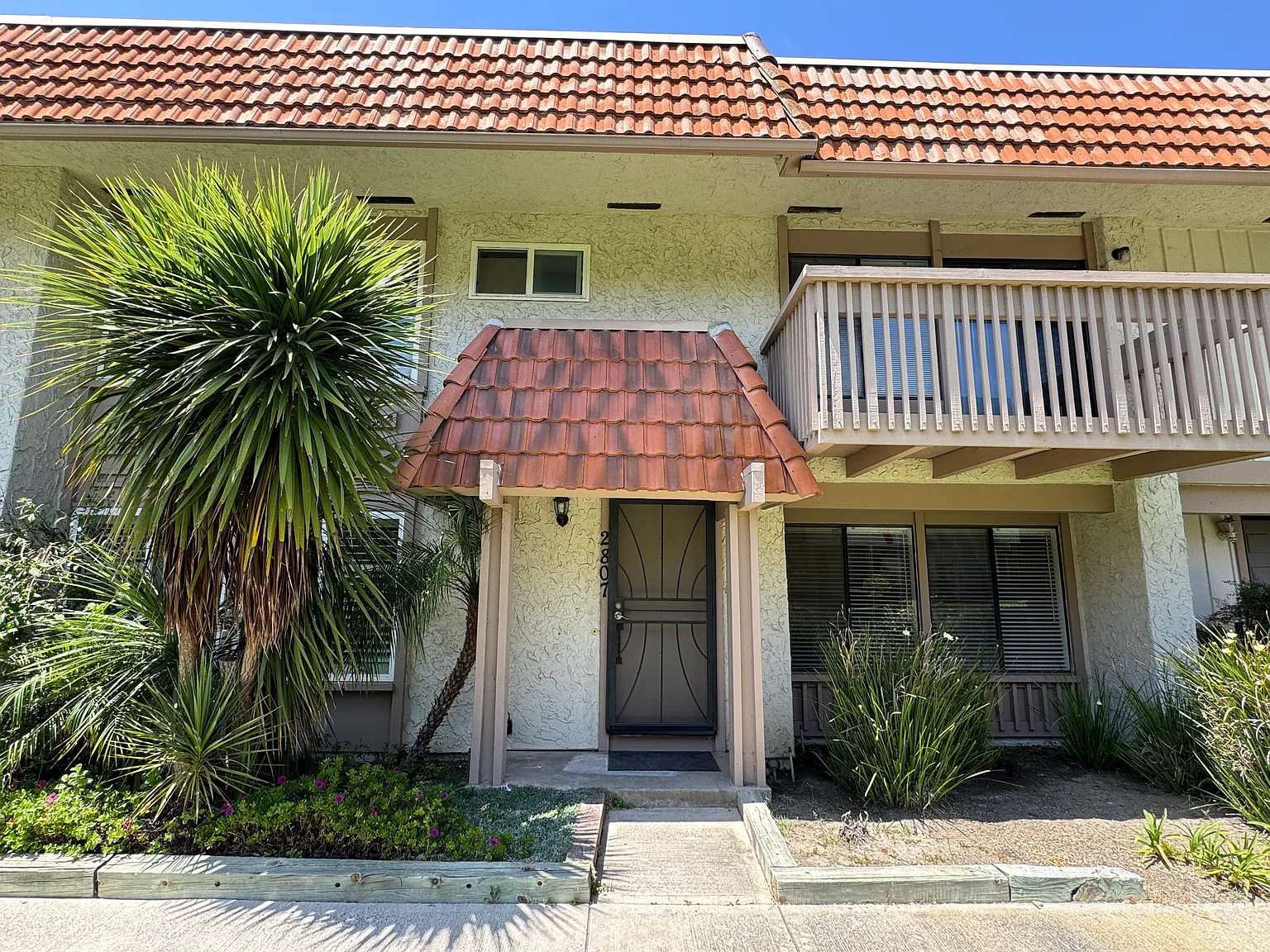 3 bed, 2.5 bath, 1496 sqft, $3,850 — Photo 2