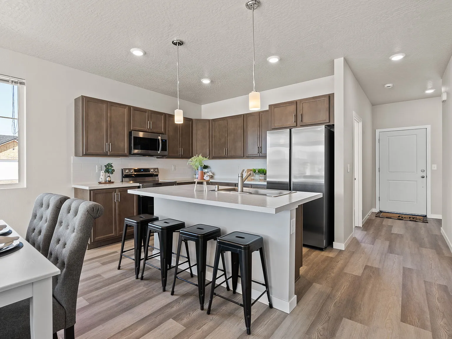 4 bed, 1492 sqft, $2,450 — Photo 4