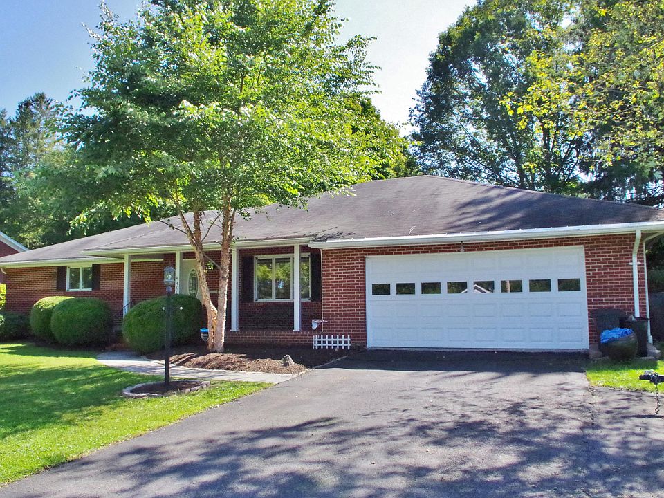 1st image of 400 Holt Ln
