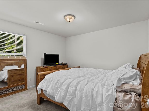 4th image of 505 Broome St