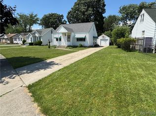 293 Lamont Dr, Amherst, NY 14226