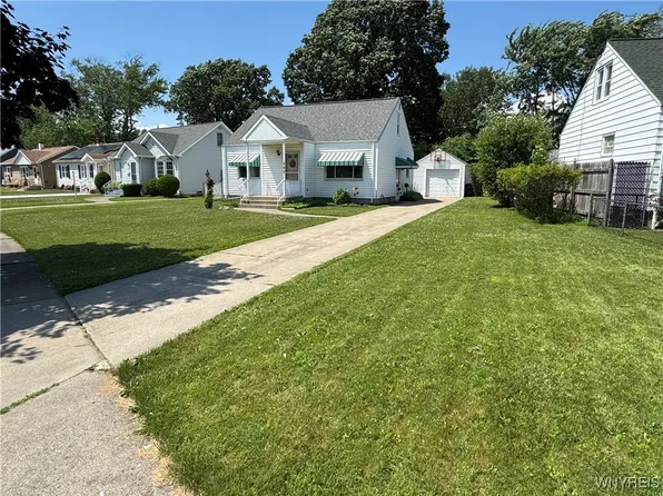 293 Lamont Dr, Amherst, NY 14226