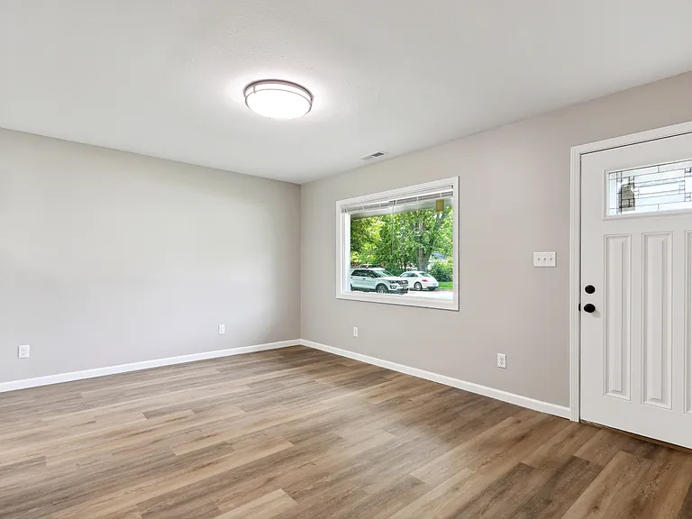 714 Bethume Ct — Photo 7