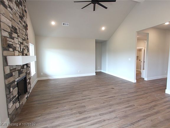 4th image of 1311 Big Oak Dr
