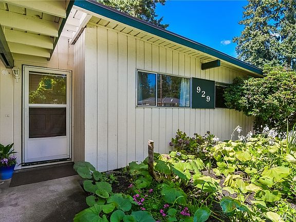2nd image of 929 167th Ave NE
