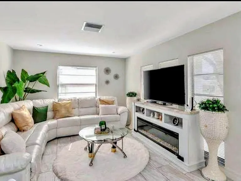1733 Evans Dr — Photo 5