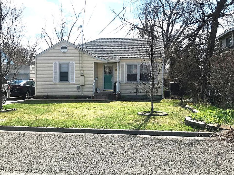 1st image of 104 SE 8th St