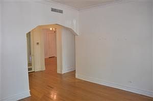 4th image of 1409 W Catalpa Ave #2