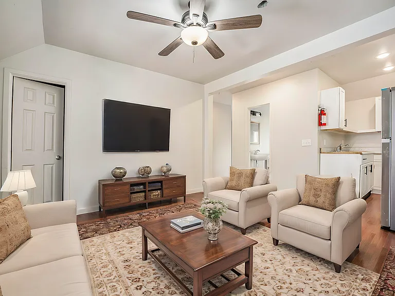 1912 S Burdick St #2 — Photo 4