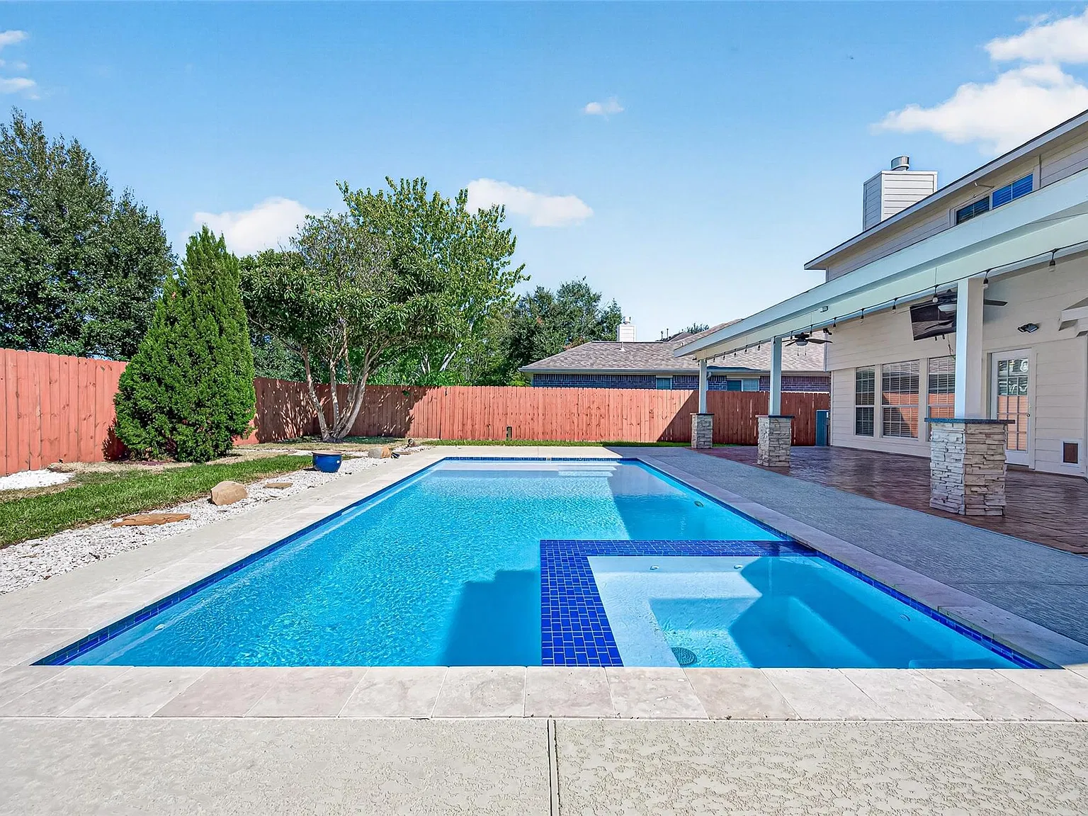 4 bed, 2.5 bath, 2530 sqft, $3,100 — Photo 1