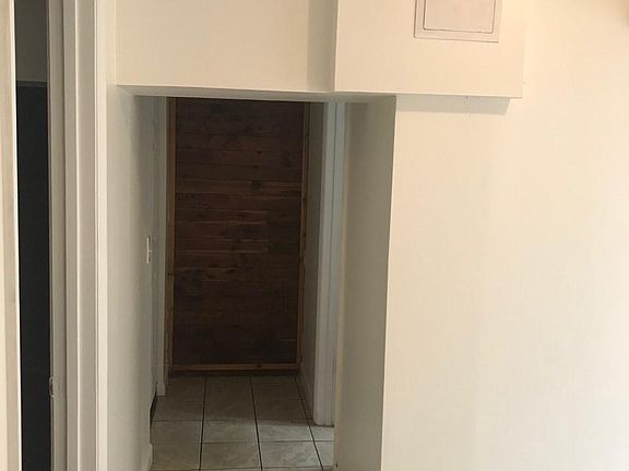 5th image of 706 NW 10th Ave #B
