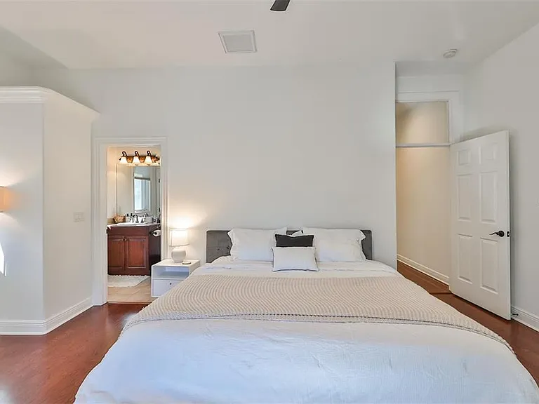 602 Saxony Blvd — Photo 22