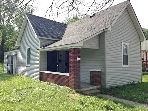 1116 N Belmont Ave photo 1