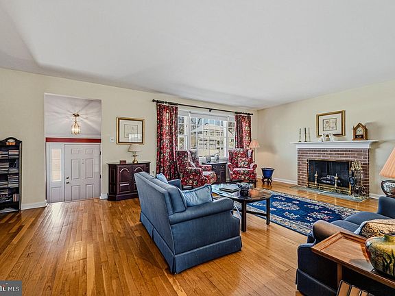 4th image of 2414 Caney Rd